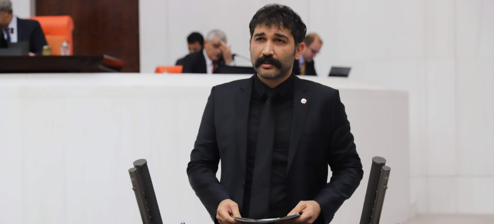 Barış Atay'ın kaburgaları kırıldı