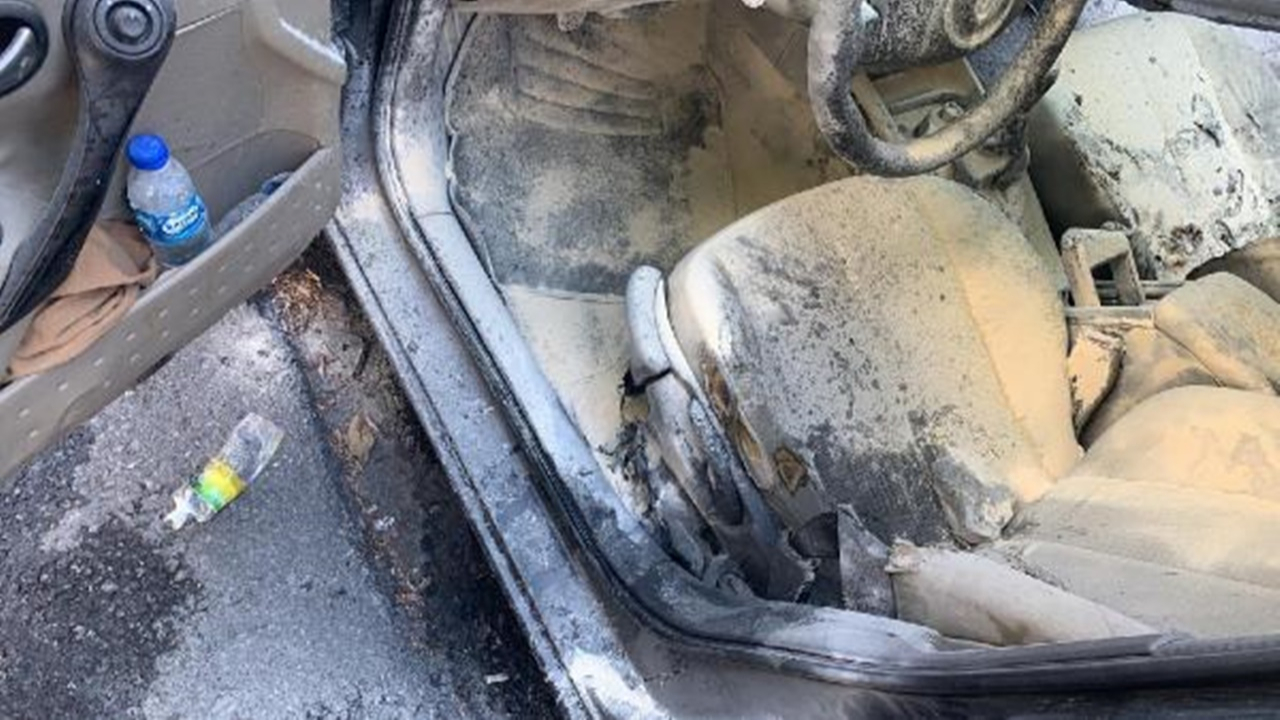 Çıkarıldığını öğrenince iş yerinin aracını ateşe verdi