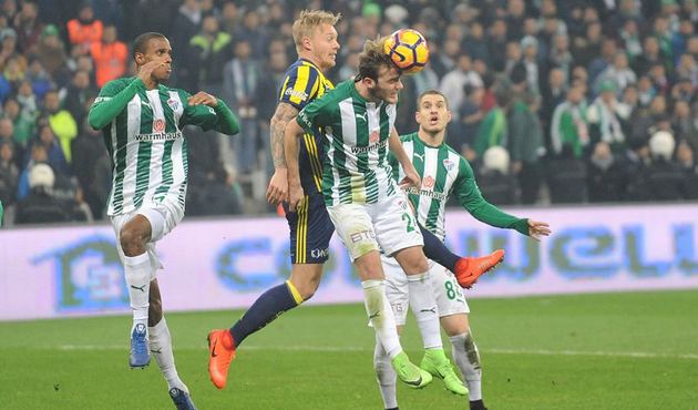 Fenerbahçe 10 kişilik Bursaspor'u bile yenemedi!