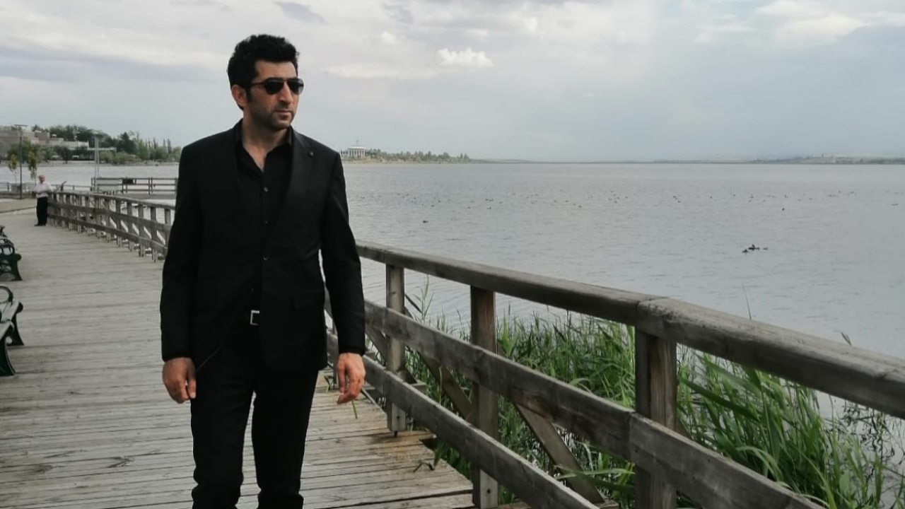 Hakkarili Mesut Yılmaz, Kenan İmirzalıoğlu'na benzerliğiyle dikkat çekiyor!
