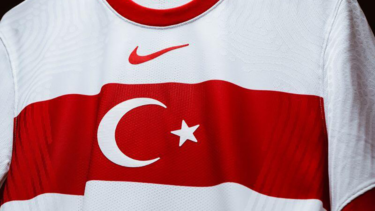A Milli Takım'ın iç ve dış saha formaları yenilendi