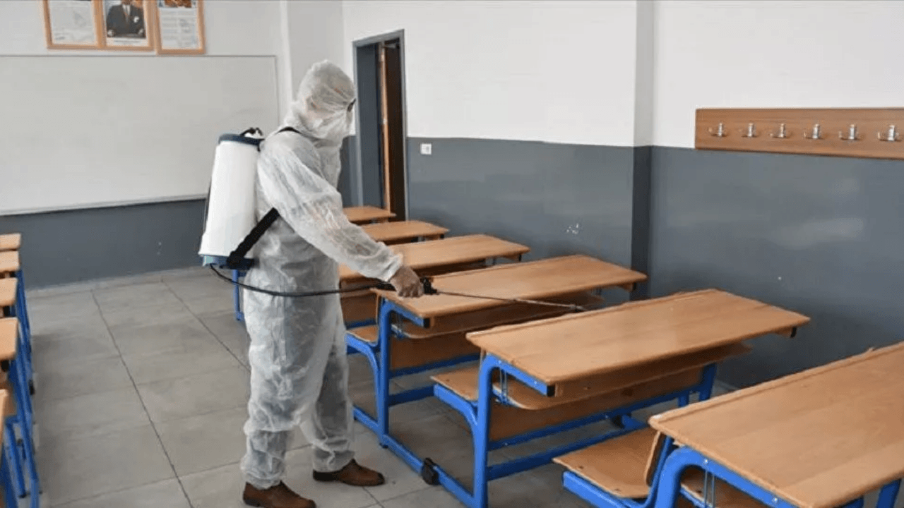 Müdür korona çıktı, okul kapatılmadı
