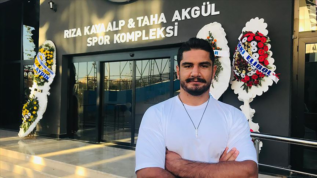 Taha Akgül, olimpiyat madalyası için sevenlerinden affını diledi