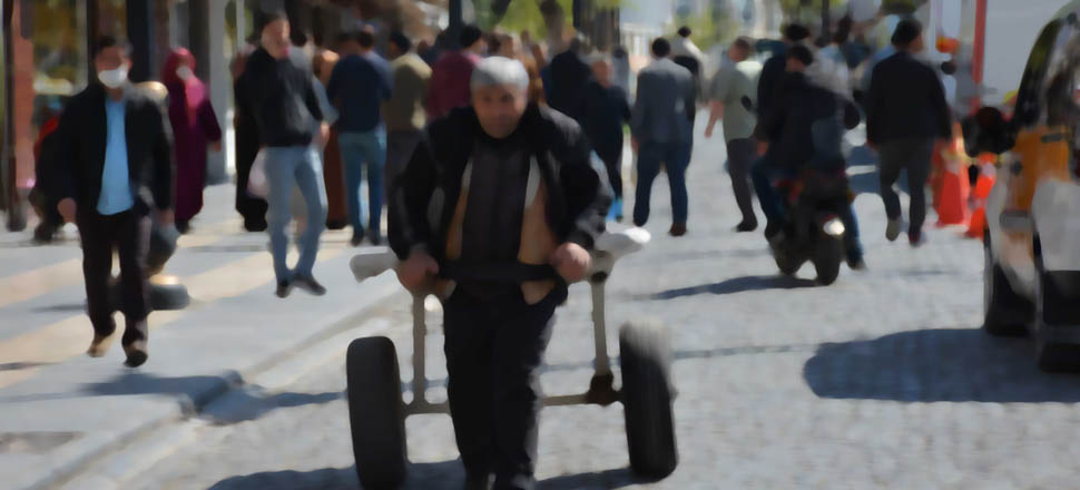 Diyarbakır'da sokaklarda geziyorlar! İzolasyon ihlali çok fazla!
