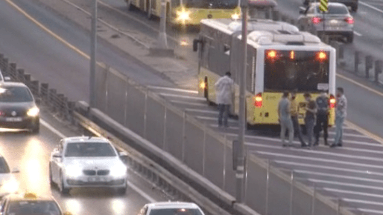 Seyir halindeki metrobüse kurşun!
