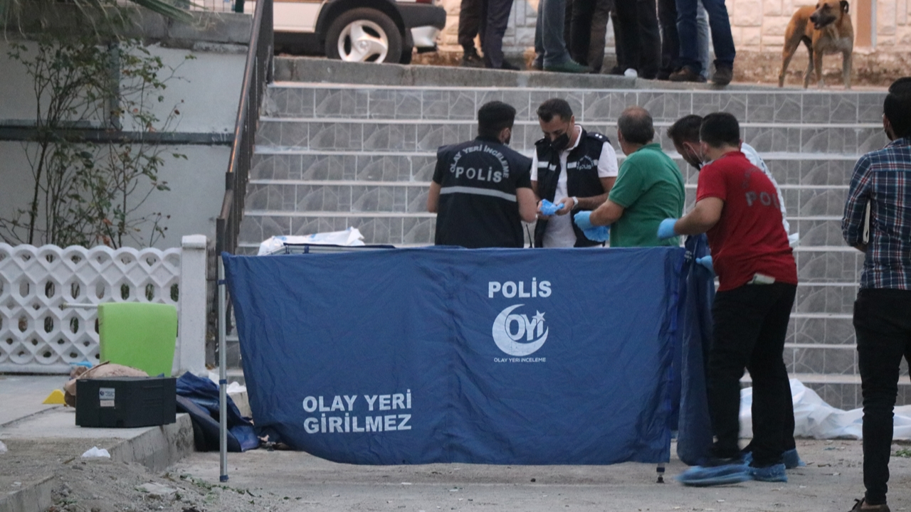 Eşini ve arkadaşını öldürüp intihar etti
