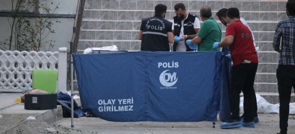 Eşini ve arkadaşını öldürüp intihar etti