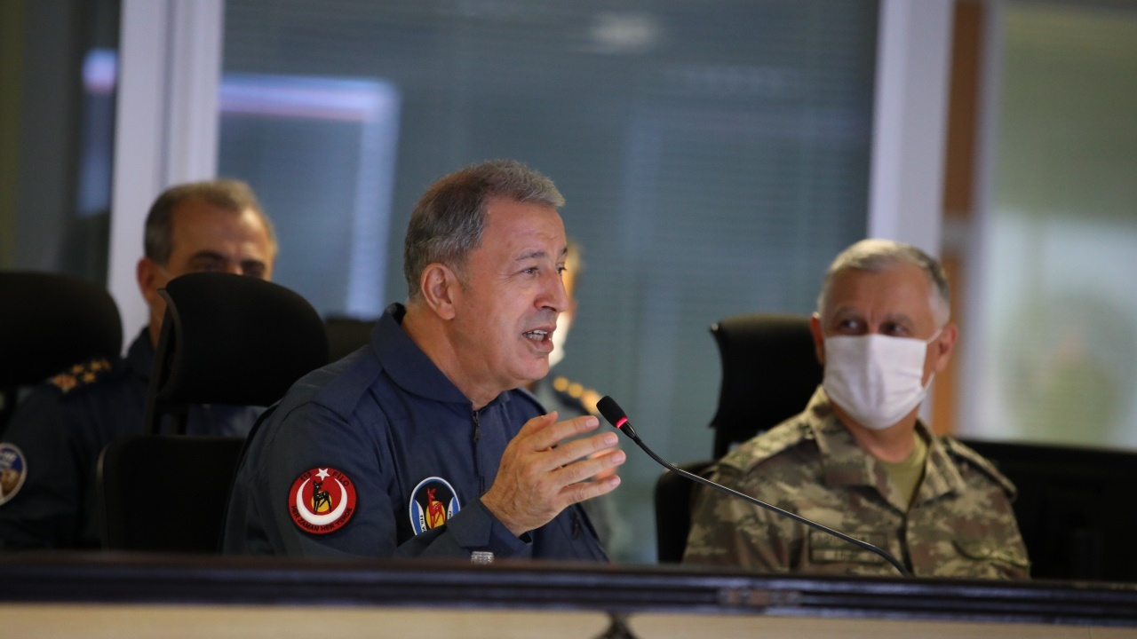 Hulusi Akar'dan Fransa'ya: Bunlar gelir ve geldikleri gibi gider