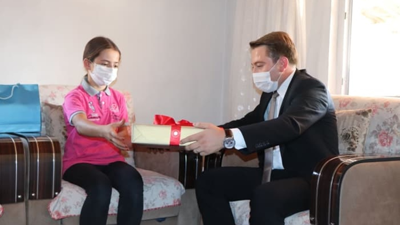 Yörük kızı Emine, Emine Erdoğan'ın gönderdiği bilgisayarına kavuştu