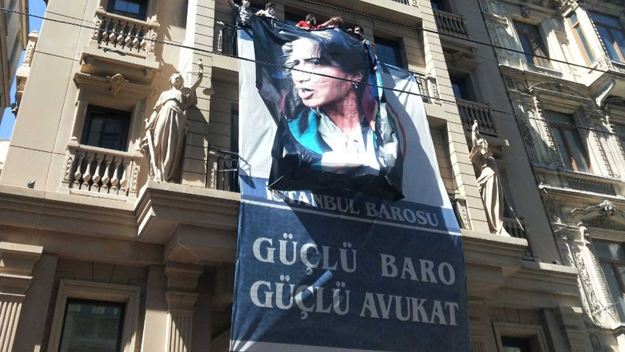 Terör destekçisi avukatlara ihraç yolu