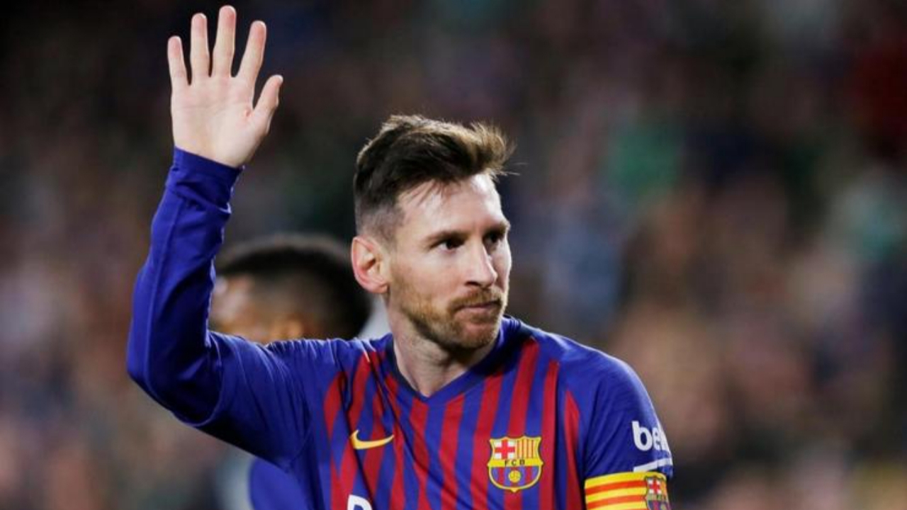 Lionel Messi Barcelona'da kalacağını açıkladı