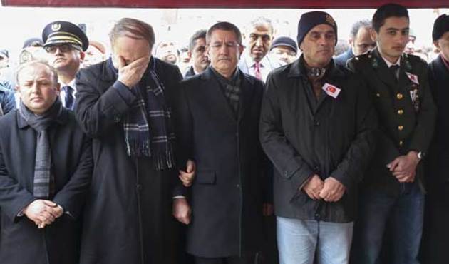 Eski Bakan El Bab şehidini gözyaşlarıyla uğurladı!