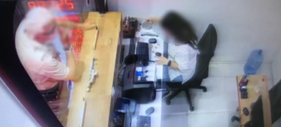 Yaşlı adam döviz bürosuna 100 bin TL'lik sahte altın sattı!