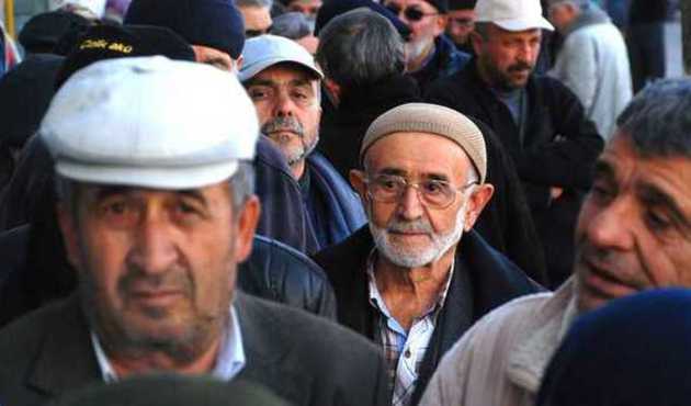 Çalışma Bakanı'ndan emeklilikte yaşa takılanlara müjdeli haber!