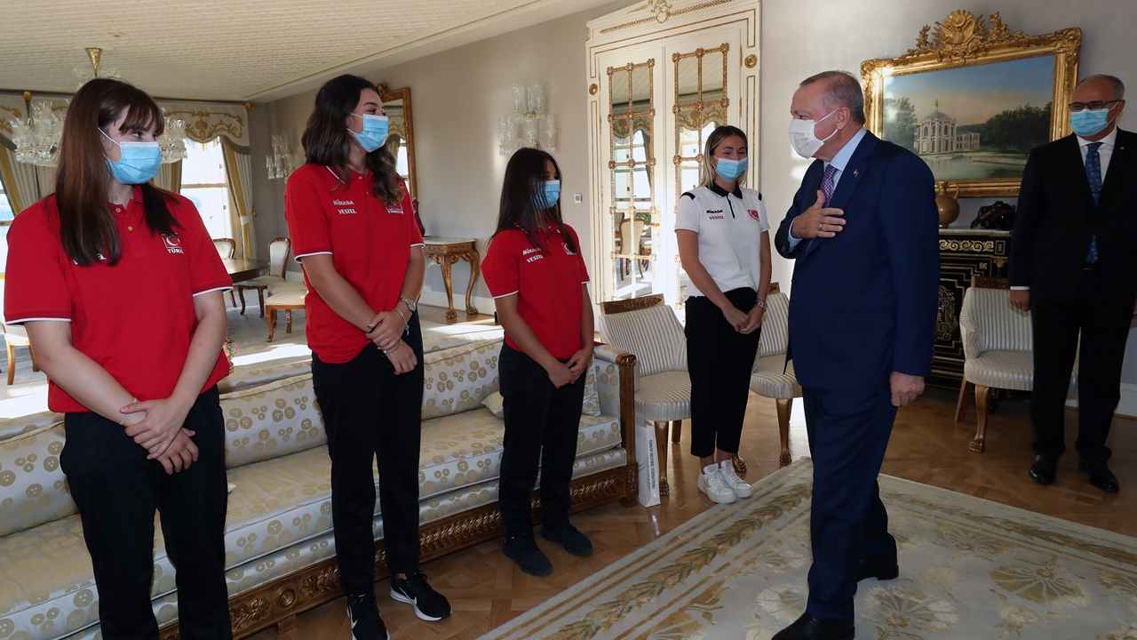 Erdoğan,şampiyonları kabul etti