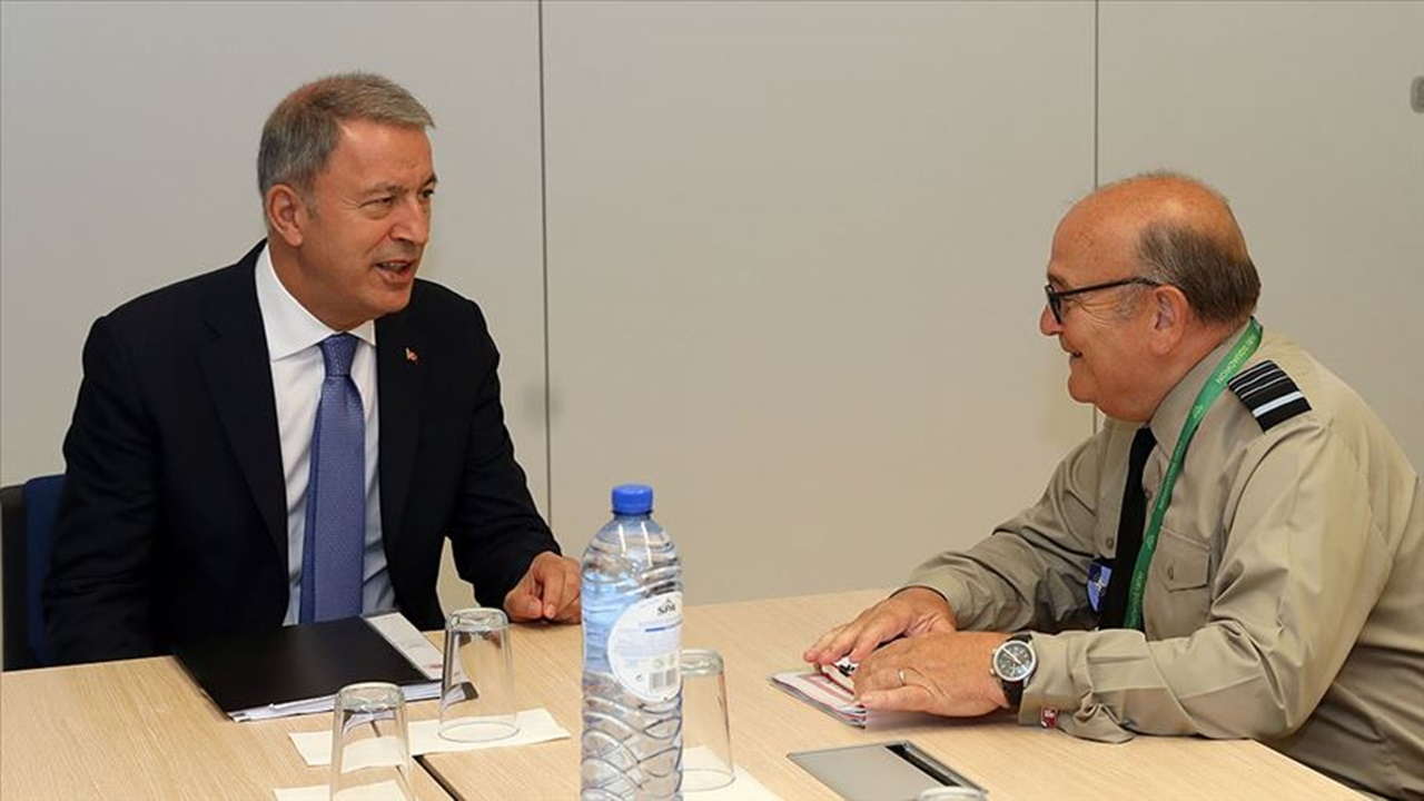 Bakan Akar, NATO Askeri Komite Başkanı Peach ile görüştü