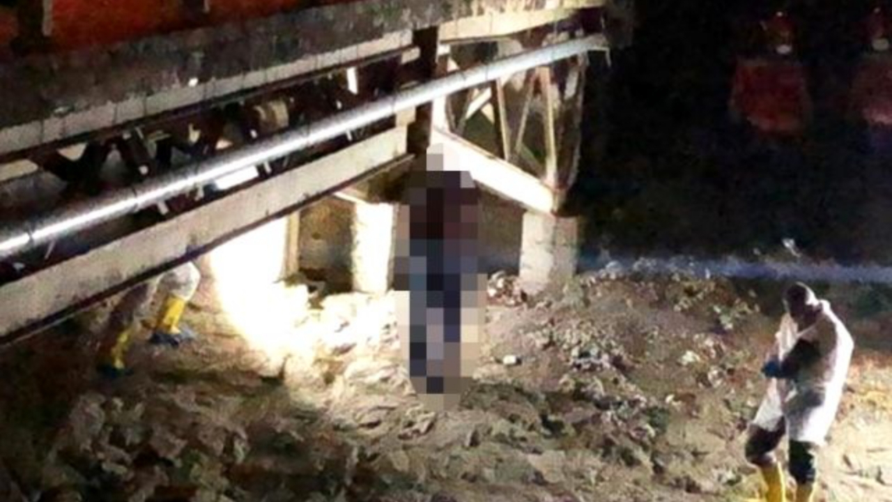 Yabancı uyruklu adam, köprünün ayaklarına kendisini astı
