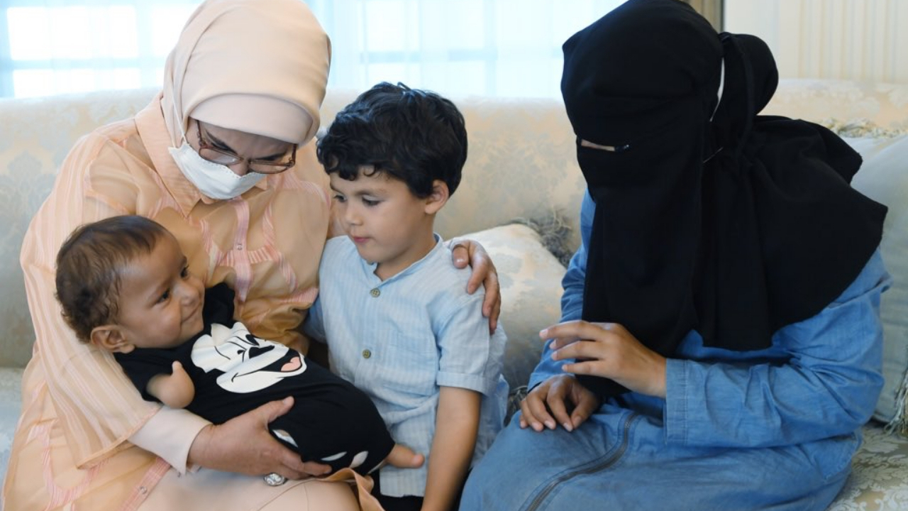 Kolları ve ayakları olmayan Muhammed bebek, Emine Erdoğan'ın misafiri oldu