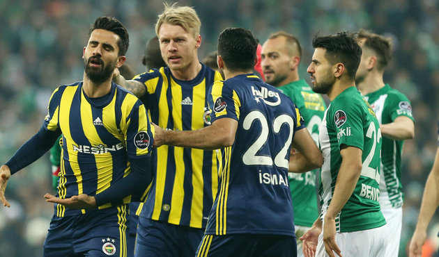 Fenerbahçe soyunma odasında duvarlar yumruklandı