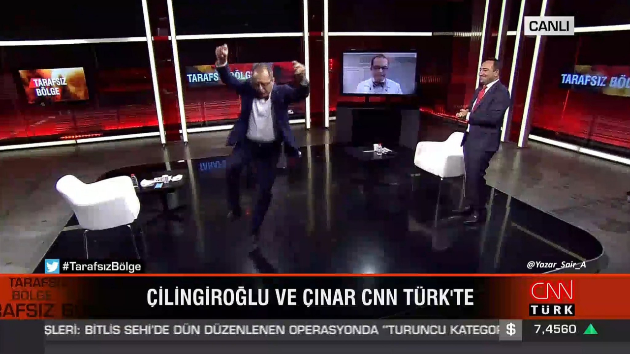 Papyonlu profesör Mehmet Çilingiroğlu hem söyledi hem oynadı