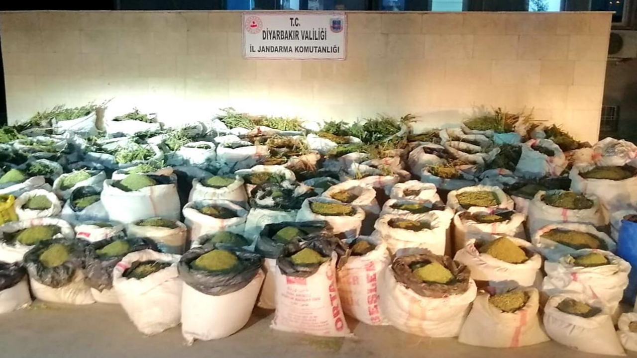 Diyarbakır'da tonlarca uyuşturucu ele geçirildi
