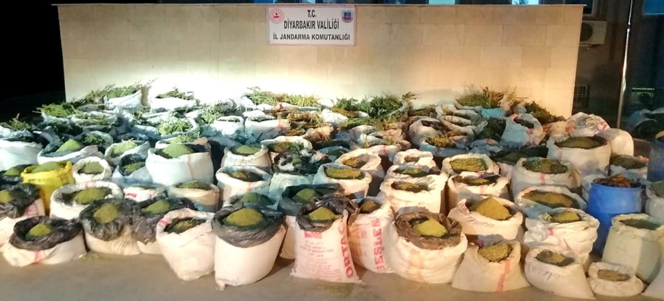 Diyarbakır'da tonlarca uyuşturucu ele geçirildi