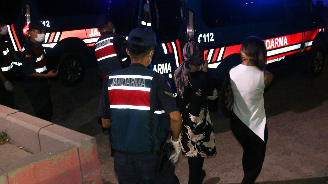 'Sağlık Bakanlığı görevlisiyiz' diyerek dolandırdılar!