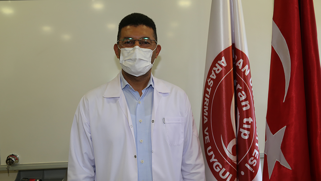 'Başımı mengenenin arasında sıkıştırmışlar gibi acı çekiyordum'