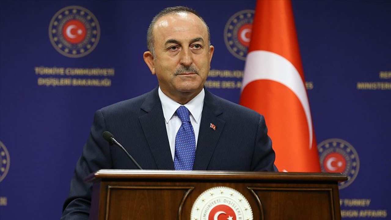Yunanistan kendine güveniyorsa masaya otursun