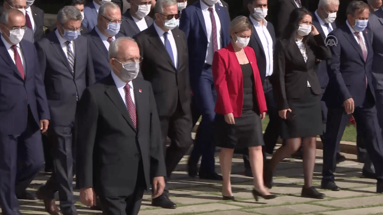 Kemal Kılıçdaroğlu'ndan Anıtkabir'e ziyaret