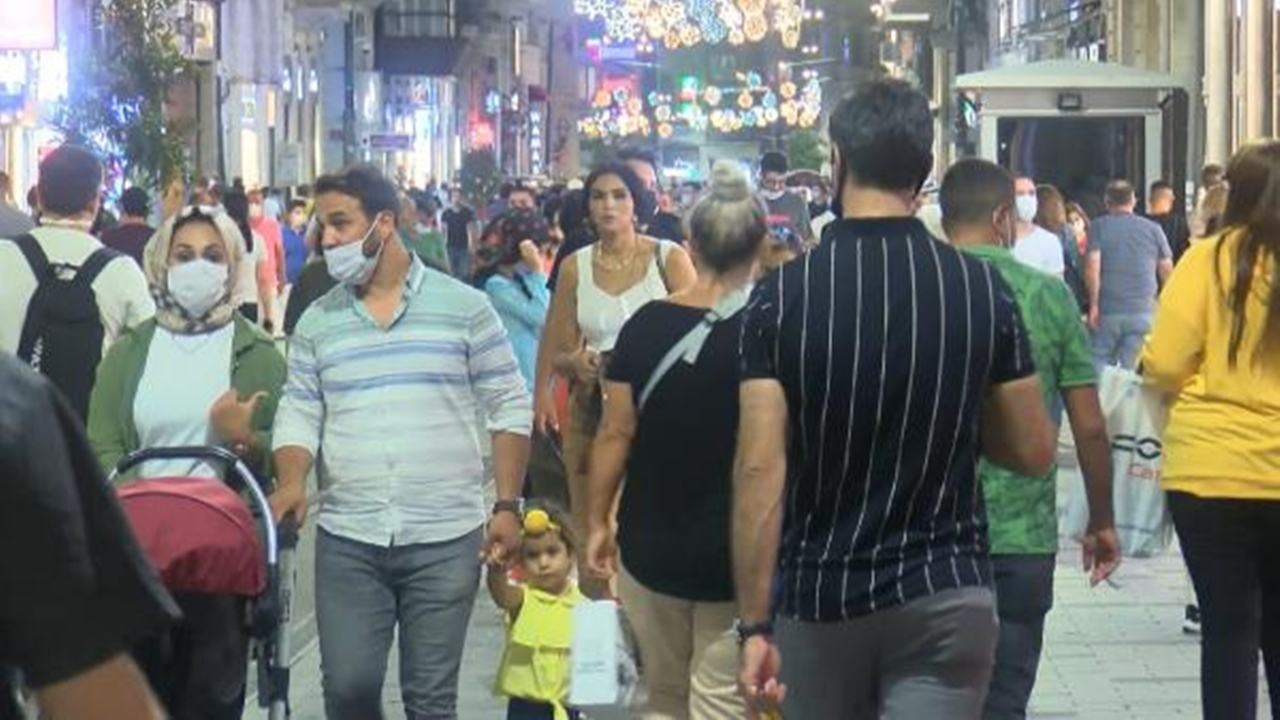 İstiklal Caddesi'nde dikkat çeken yoğunluk