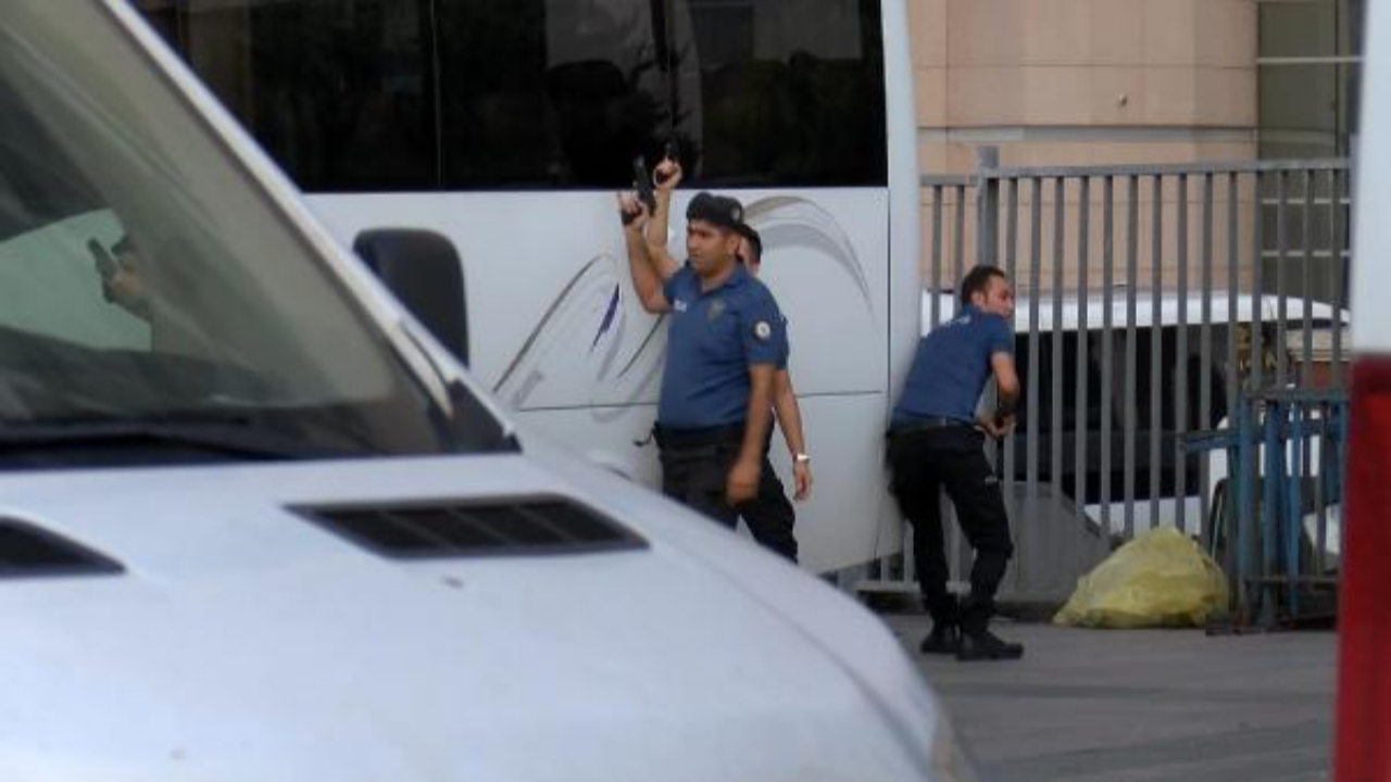 Odatv davasının görüldüğü İstanbul Adliyesi önünde silah sesleri!
