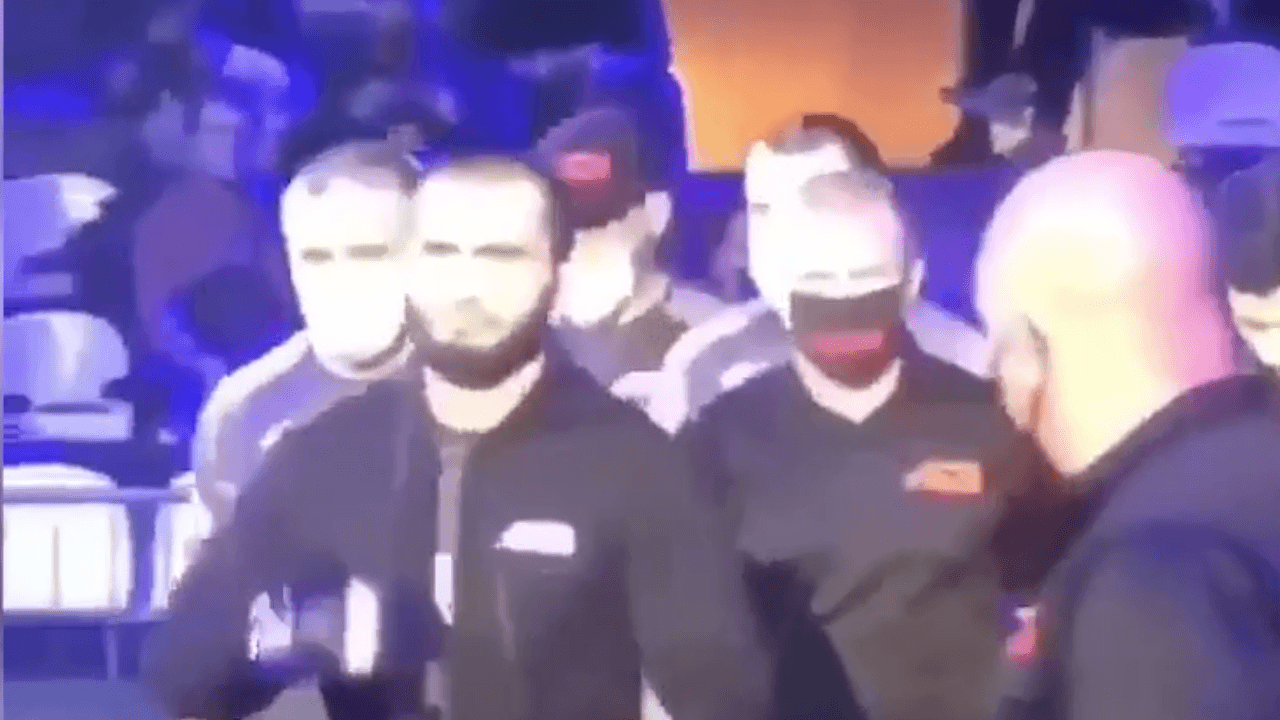 Boksör Artur Beterbiev, sahneye Erdoğan müziğiyle çıktı