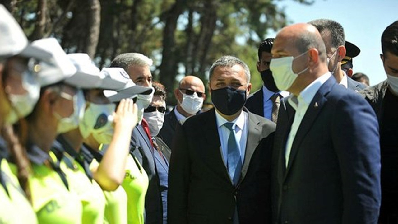 Emniyet müdürü 4 polise maske cezası kesti