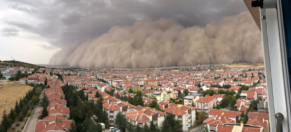 Kum fırtınası şehri kuşattı!