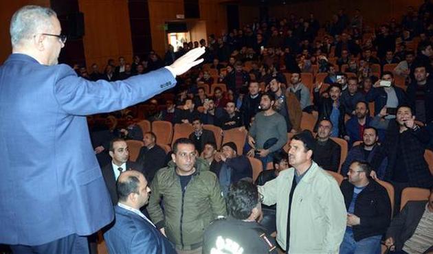 Kura çekiminde aynı isim iki kez çıktı, salon karıştı!