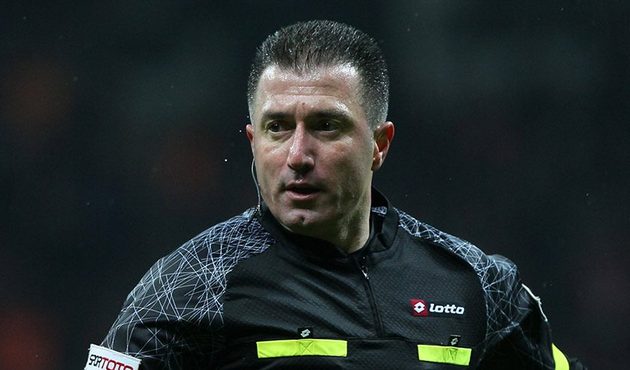 Hakem Hüseyin Göçek son dakikada Galatasaray taraftarını çıldırttı!