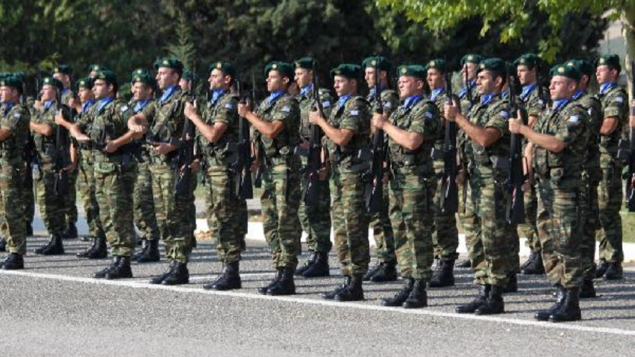 Yunanistan'da askerlik süresi uzuyor