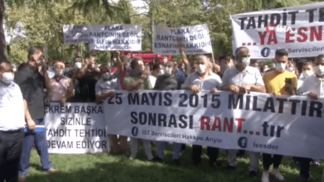 Servisçilerden İBB önünde protesto