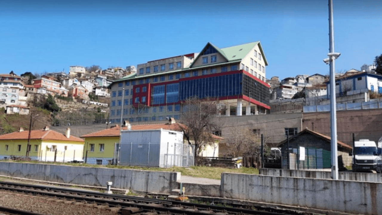 Testi pozitif çıkan öğretmenin okulunda alarm