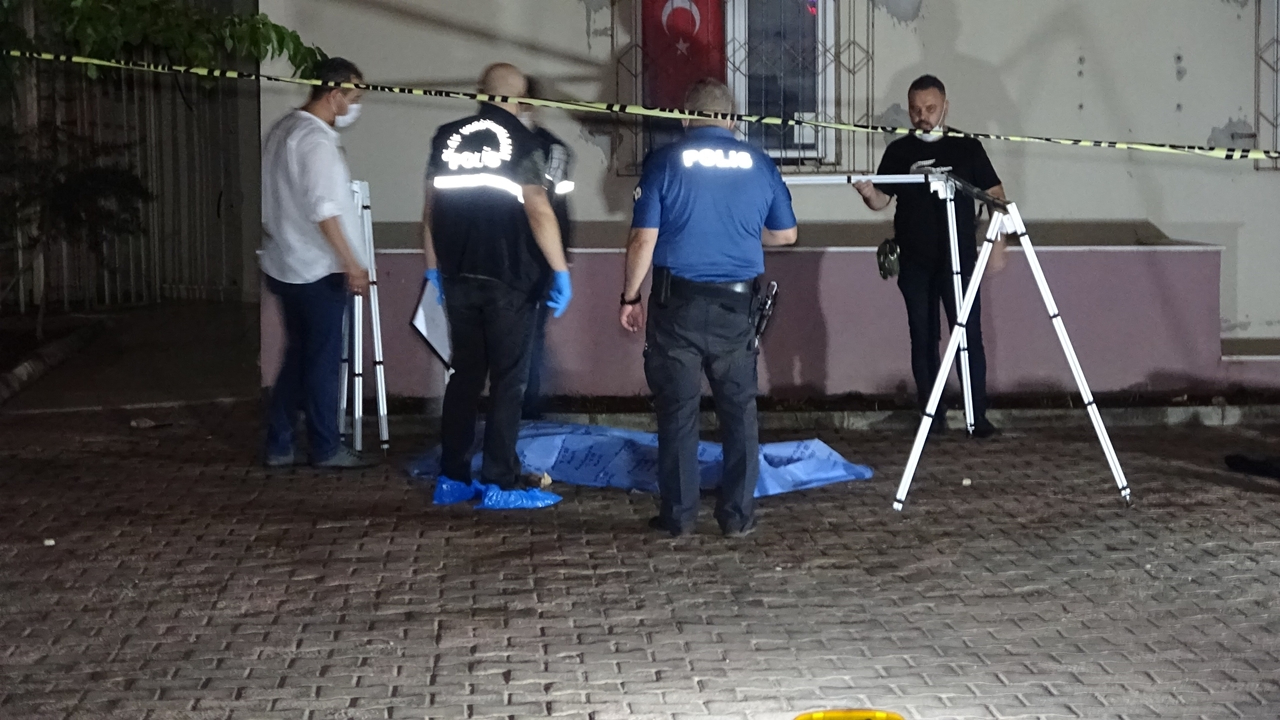 Eşiyle tartışan kadın evin penceresinden atladı