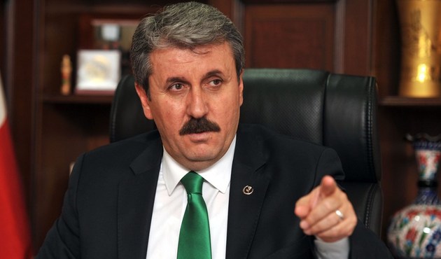 Mustafa Destici referandumda 'Evet' mi dese, 'Hayır' mı dese bir türlü karar veremiyor!