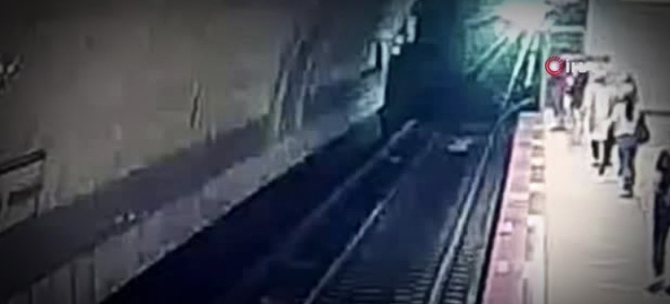 Metro istasyonunda korkunç anlar! Görüntüler ortaya çıktı...