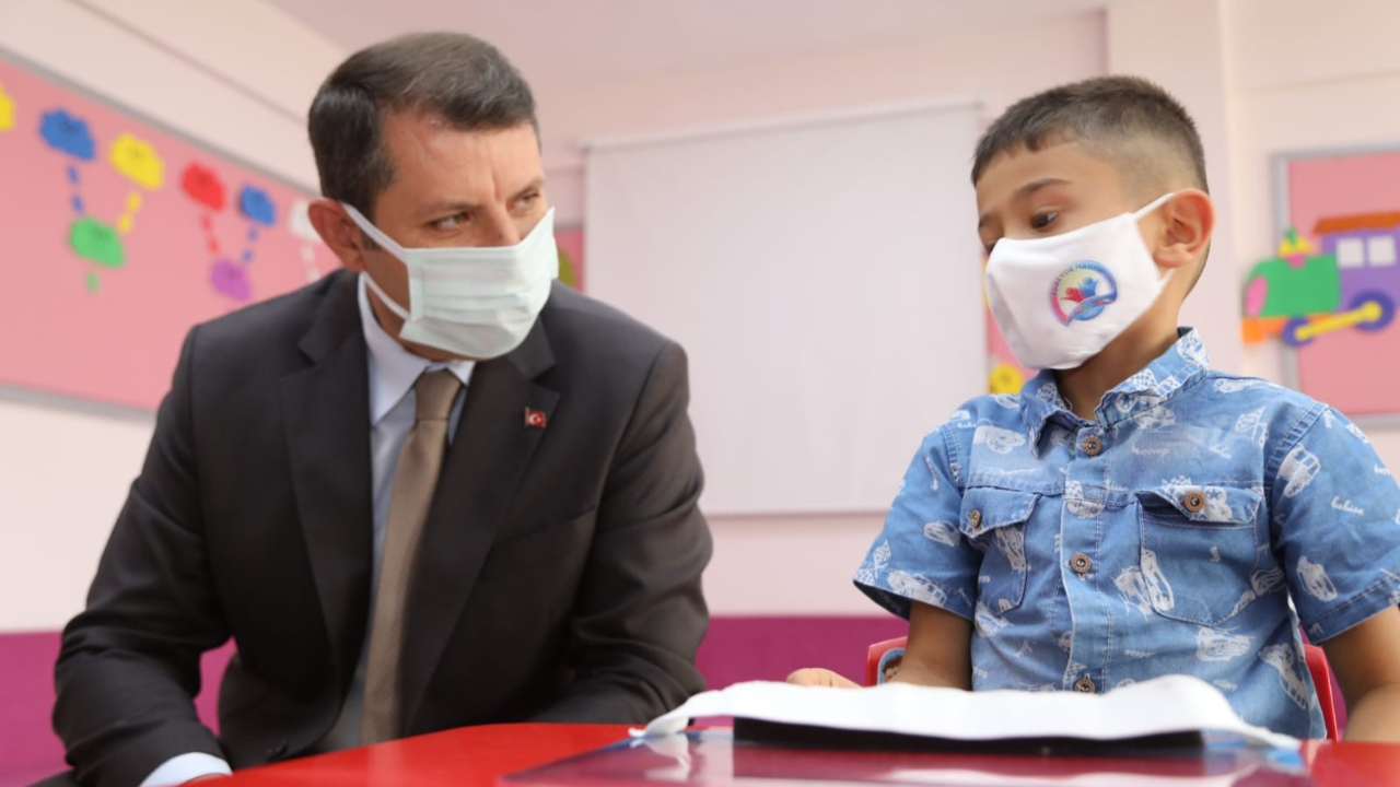 Vali ile minik öğrencinin korona diyaloğu güldürdü