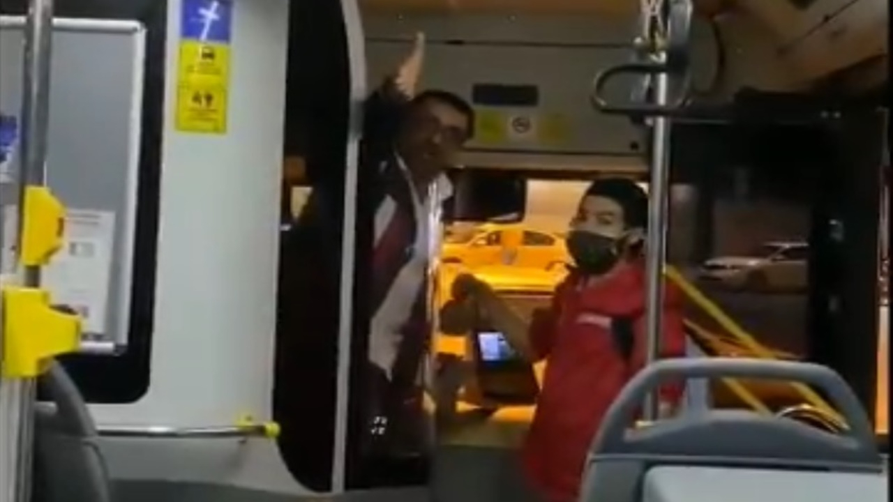 Alkollü yolcu taşımam diyen otobüs şoförü! Video izle!
