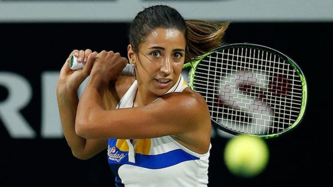 Çağla Büyükakçay Roland Garros'a göz kıprtı