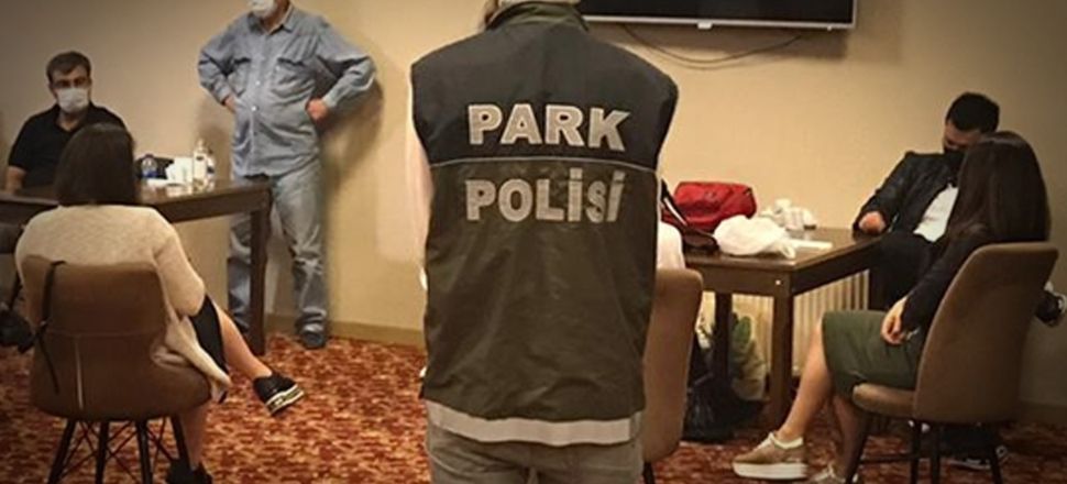 Dernekte kumar oynarken yakalanan 23 kişiye 50 bin lira para cezası!