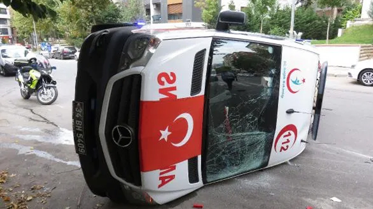 Kadıköy'de ambulans kaza yaptı!