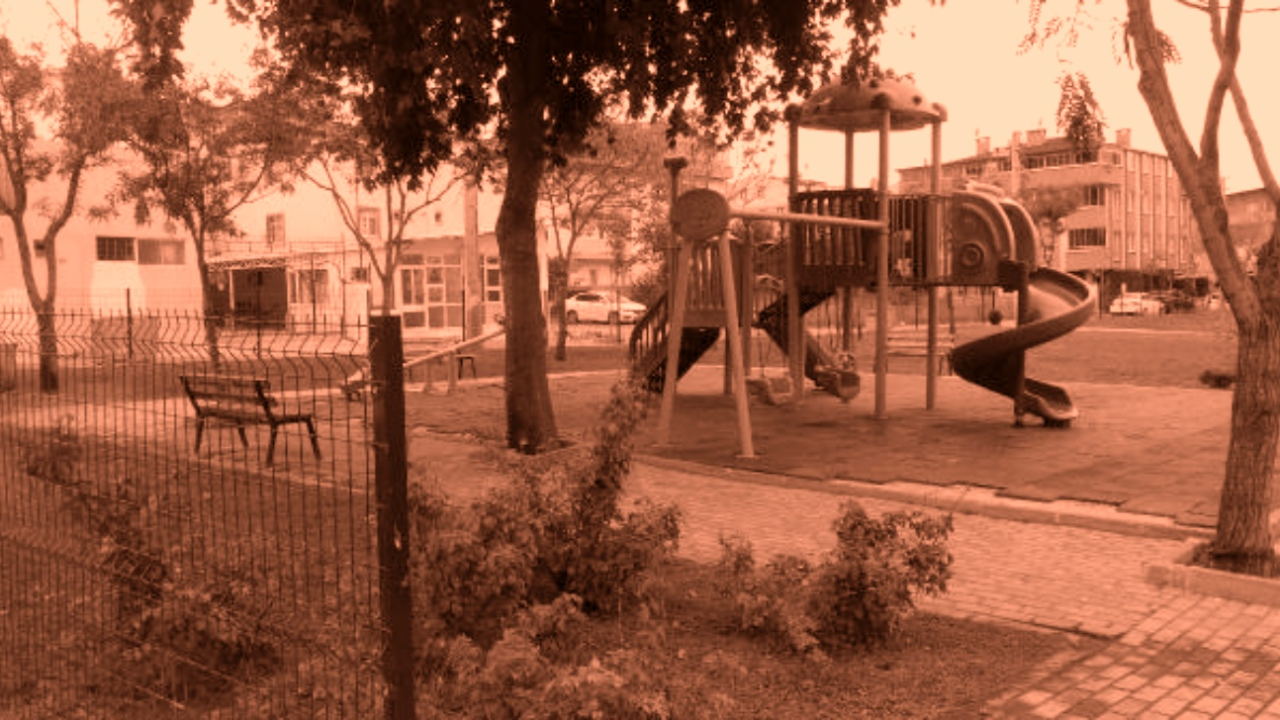 Yaşlı adamdan parktaki çocuklara iğrenç taciz!