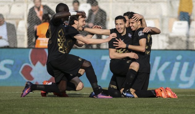 Osmanlıspor Adanaspor'a patladı